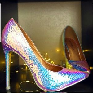 Gorgeous holographic pointed toe heels